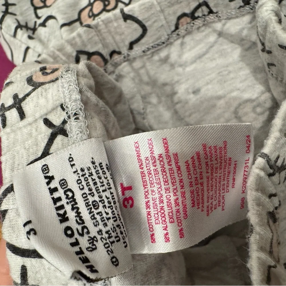 4/$20 Hello Kitty kids Sz 3t pants & shirt - Play condition